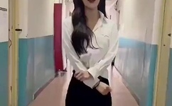 国模盈盈扒B12O人体私拍